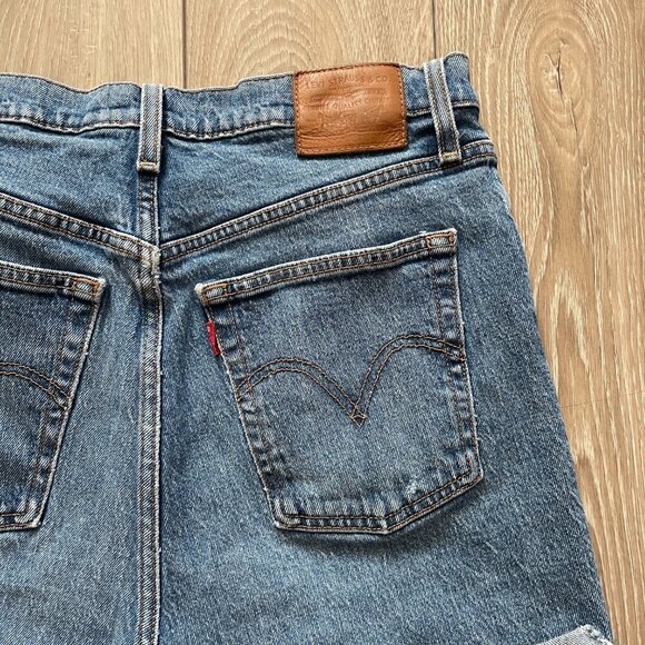 Levi's | Ribcage Straight - Converted to Jean Shorts - Size 31 - Picture 4 of 11
